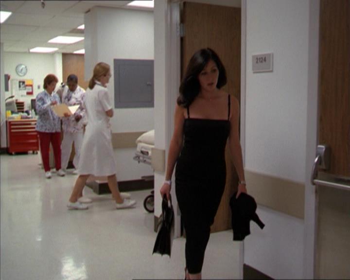 Charmed-Online_dot_net-2x01WitchTrial1476.jpg
