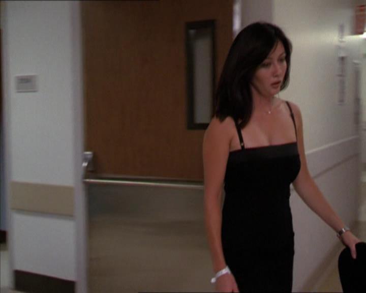 Charmed-Online_dot_net-2x01WitchTrial1478.jpg
