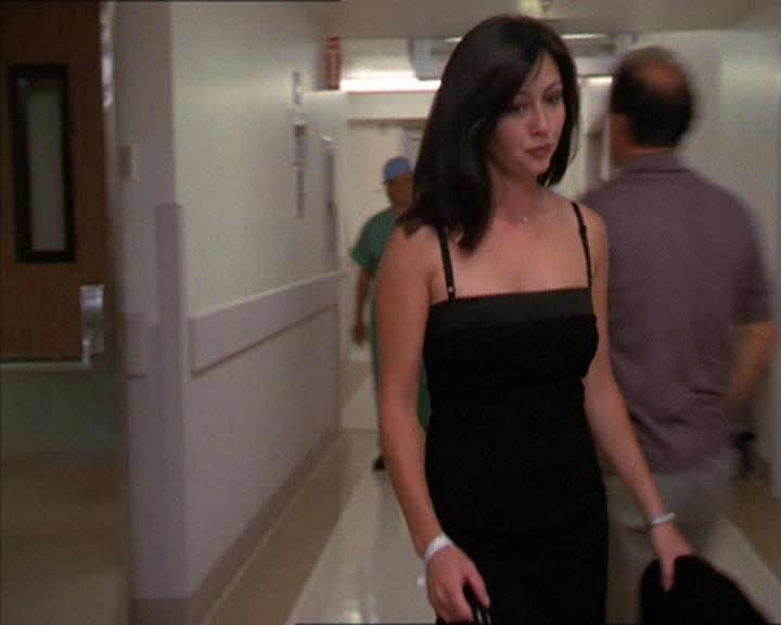 Charmed-Online_dot_net-2x01WitchTrial1479.jpg