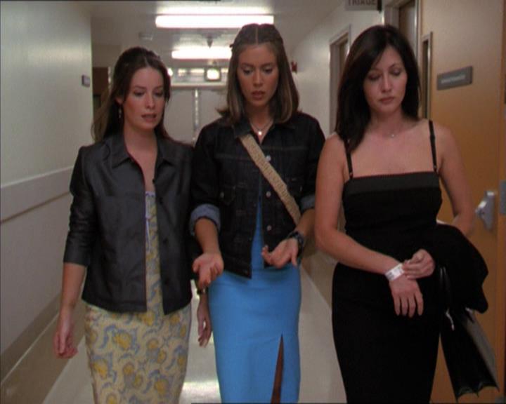 Charmed-Online_dot_net-2x01WitchTrial1487.jpg