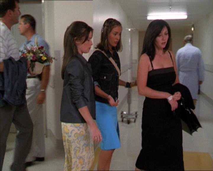 Charmed-Online_dot_net-2x01WitchTrial1501.jpg