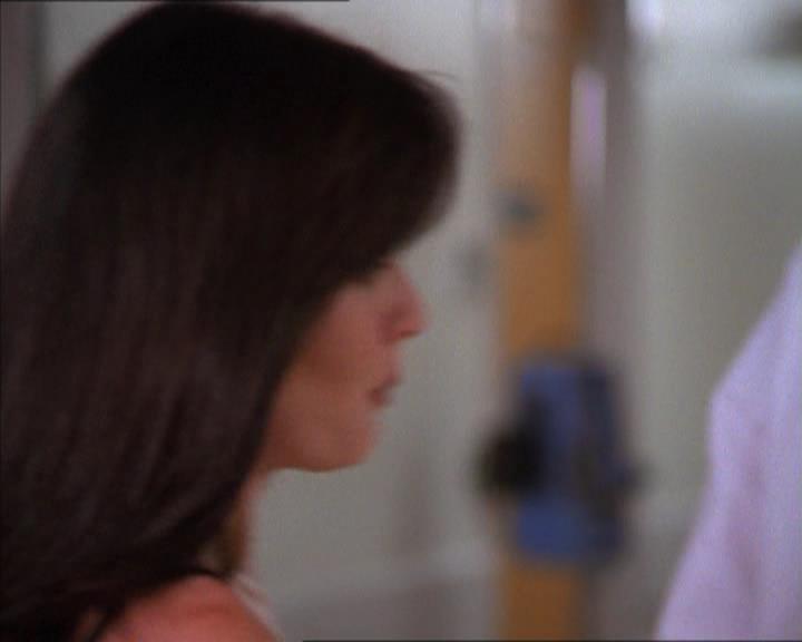 Charmed-Online_dot_net-2x01WitchTrial1502.jpg