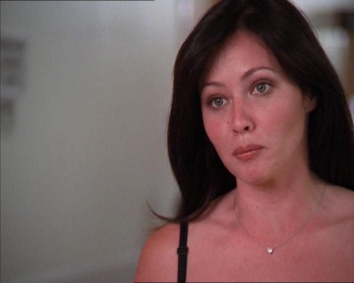 Charmed-Online_dot_net-2x01WitchTrial1503.jpg