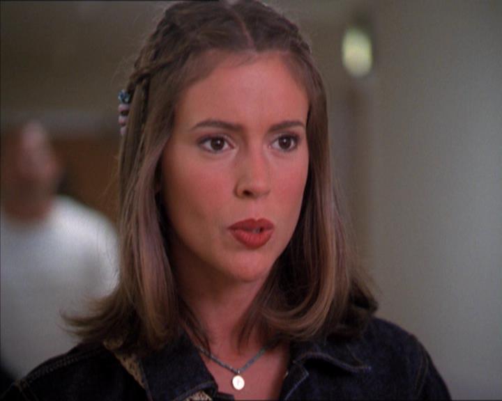 Charmed-Online_dot_net-2x01WitchTrial1505.jpg