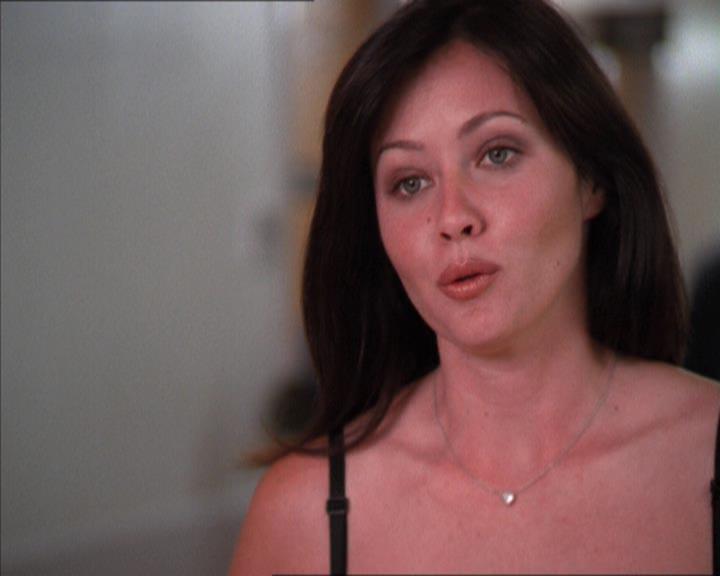 Charmed-Online_dot_net-2x01WitchTrial1507.jpg