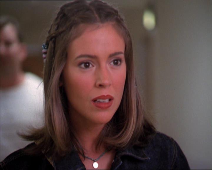 Charmed-Online_dot_net-2x01WitchTrial1509.jpg