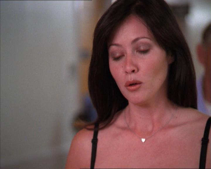 Charmed-Online_dot_net-2x01WitchTrial1511.jpg