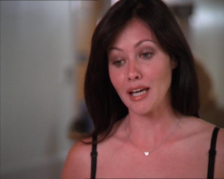 Charmed-Online_dot_net-2x01WitchTrial1512.jpg
