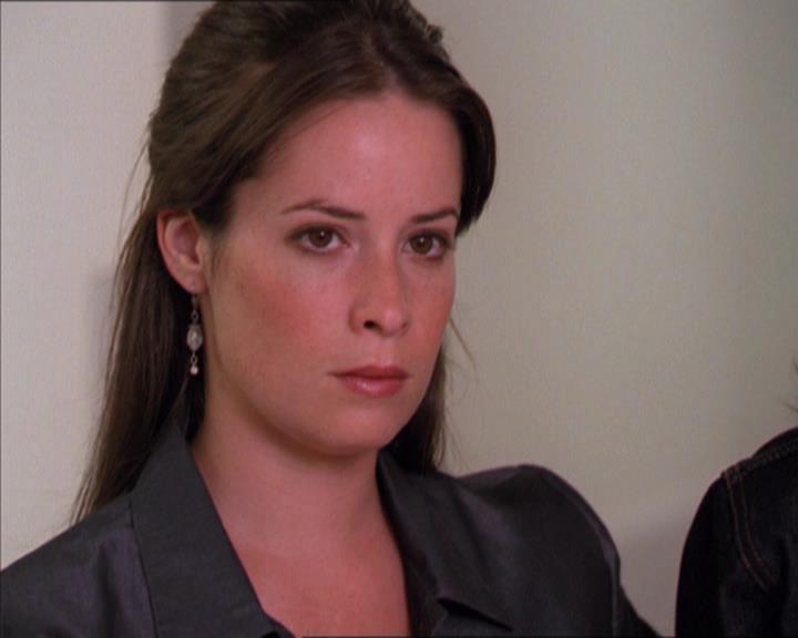 Charmed-Online_dot_net-2x01WitchTrial1514.jpg