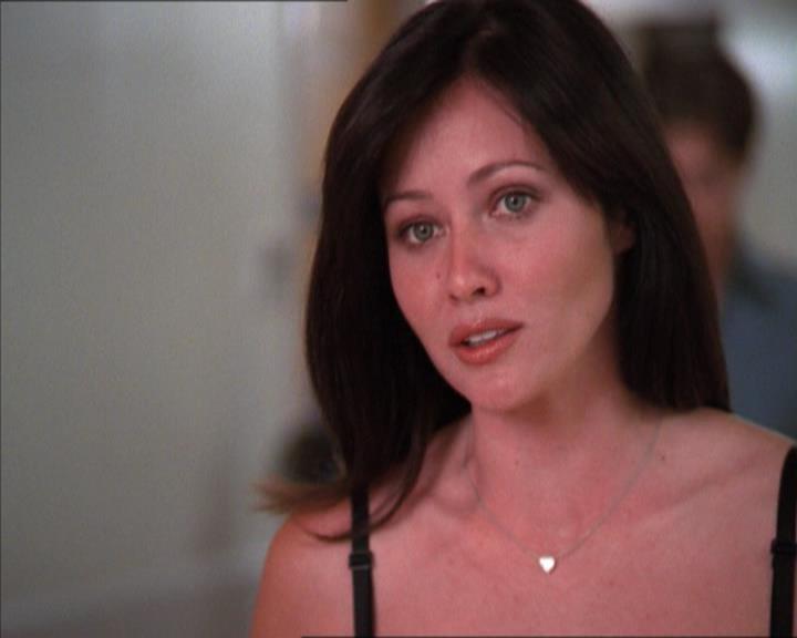 Charmed-Online_dot_net-2x01WitchTrial1520.jpg