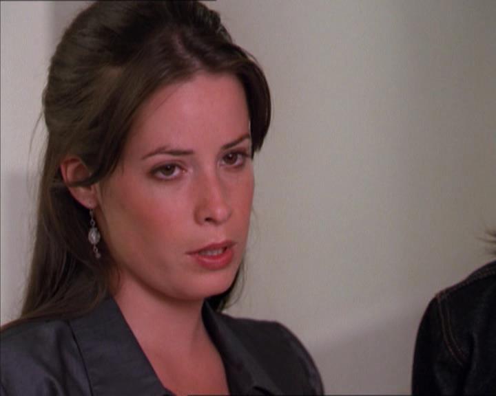 Charmed-Online_dot_net-2x01WitchTrial1524.jpg