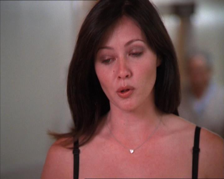 Charmed-Online_dot_net-2x01WitchTrial1528.jpg