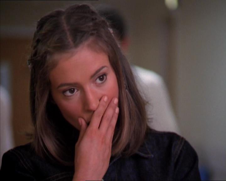 Charmed-Online_dot_net-2x01WitchTrial1547.jpg