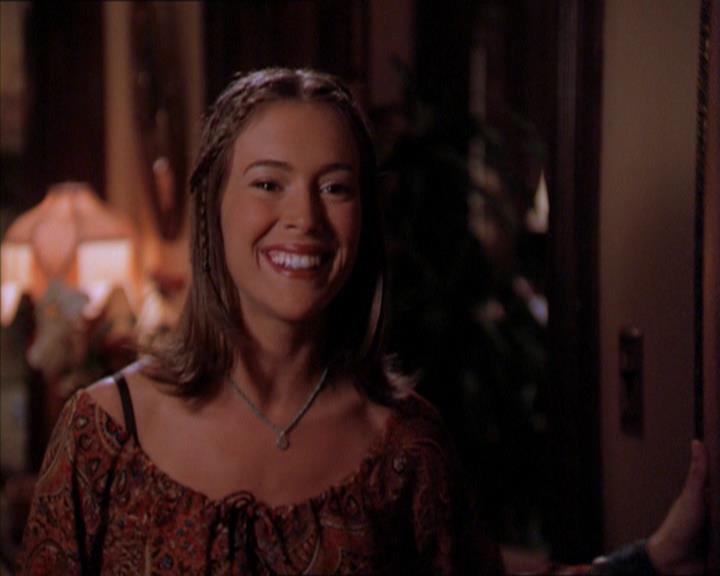Charmed-Online_dot_net-2x01WitchTrial1581.jpg