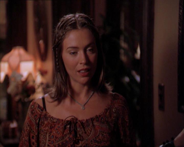 Charmed-Online_dot_net-2x01WitchTrial1587.jpg