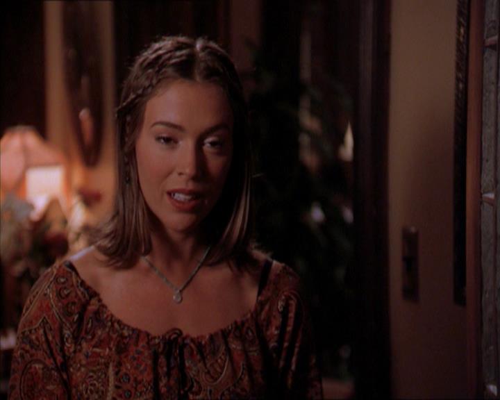 Charmed-Online_dot_net-2x01WitchTrial1609.jpg