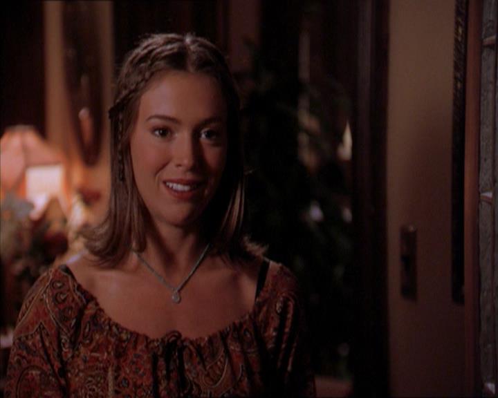 Charmed-Online_dot_net-2x01WitchTrial1611.jpg