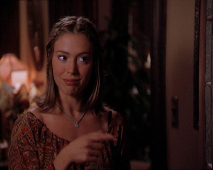 Charmed-Online_dot_net-2x01WitchTrial1614.jpg