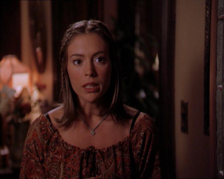 Charmed-Online_dot_net-2x01WitchTrial1623.jpg