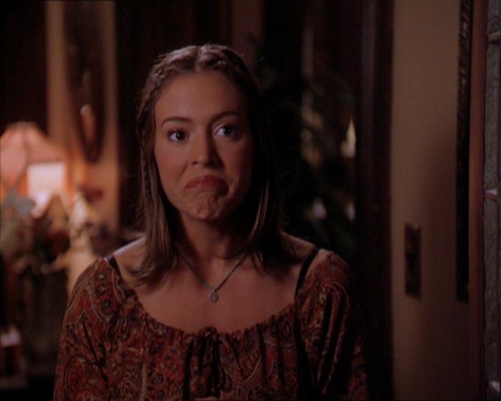 Charmed-Online_dot_net-2x01WitchTrial1625.jpg