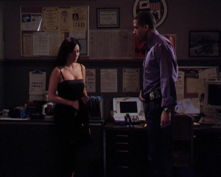 Charmed-Online_dot_net-2x01WitchTrial1681.jpg