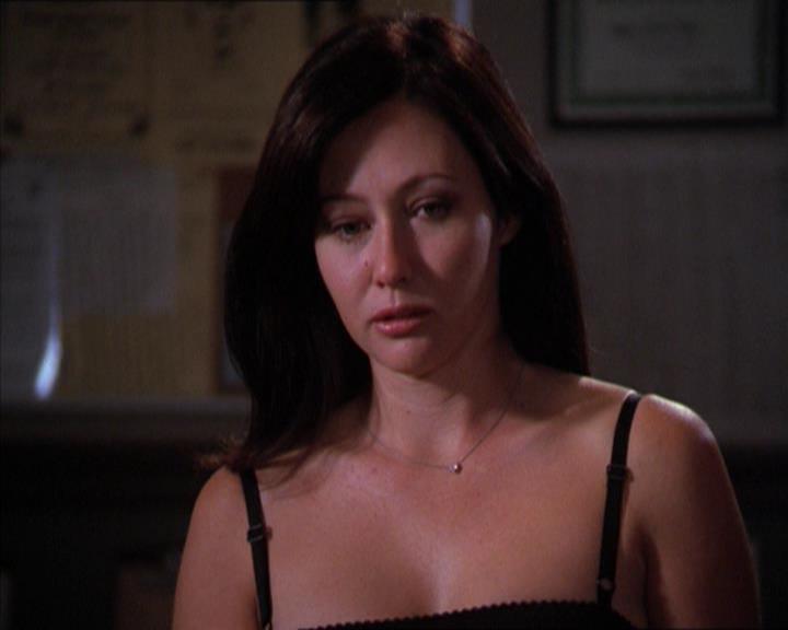 Charmed-Online_dot_net-2x01WitchTrial1689.jpg