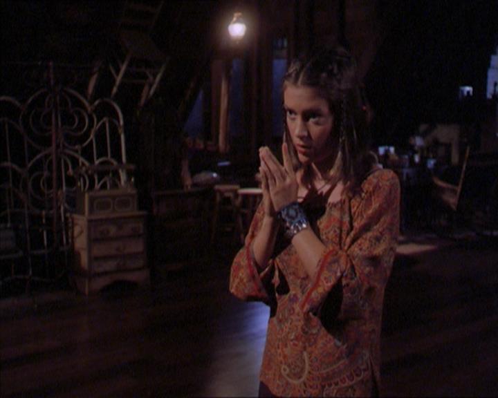 Charmed-Online_dot_net-2x01WitchTrial1797.jpg