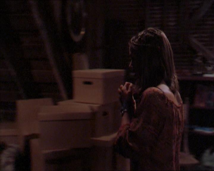 Charmed-Online_dot_net-2x01WitchTrial1800.jpg