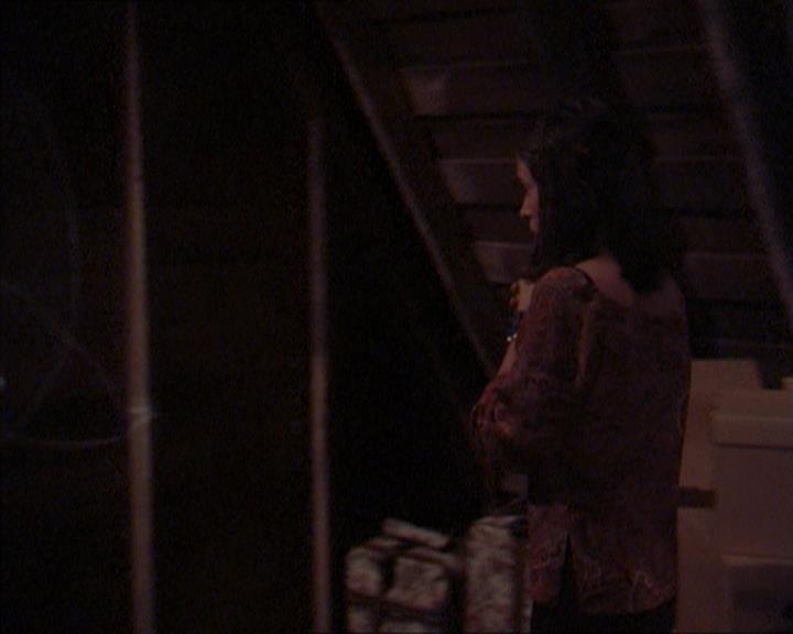 Charmed-Online_dot_net-2x01WitchTrial1801.jpg