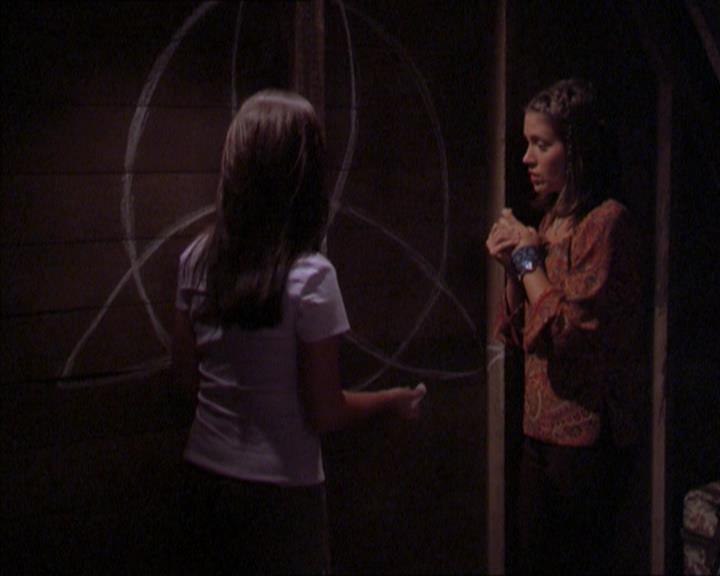 Charmed-Online_dot_net-2x01WitchTrial1806.jpg