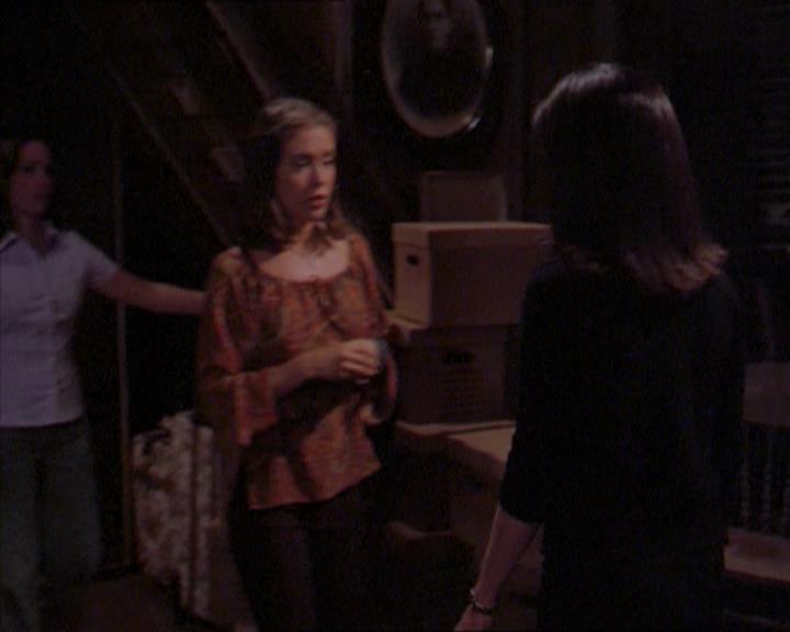 Charmed-Online_dot_net-2x01WitchTrial1814.jpg
