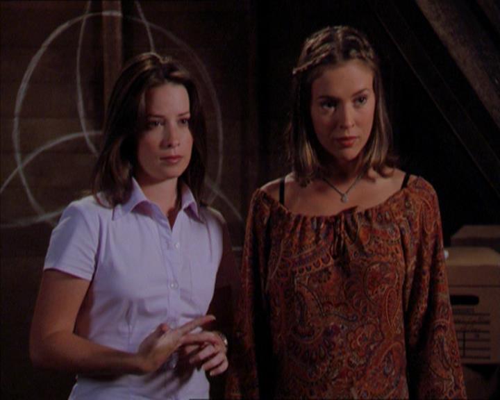 Charmed-Online_dot_net-2x01WitchTrial1822.jpg