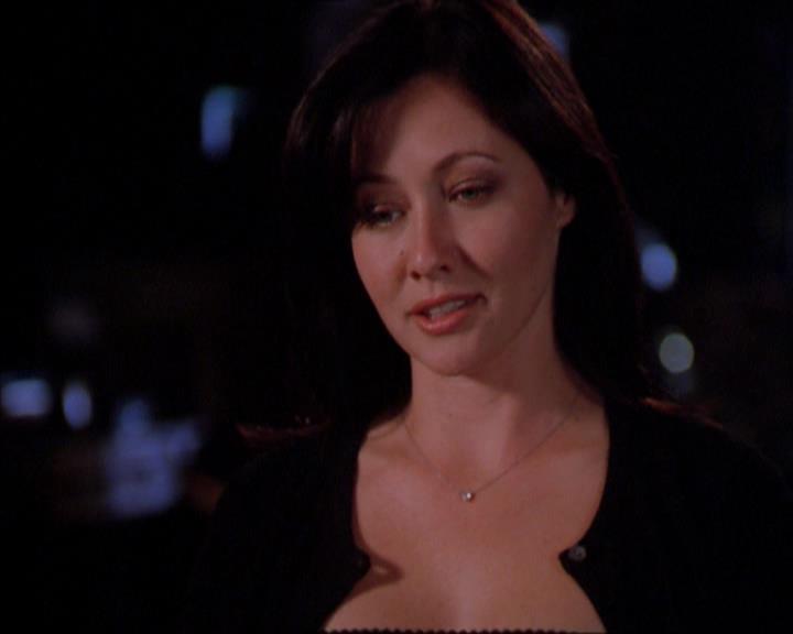 Charmed-Online_dot_net-2x01WitchTrial1827.jpg
