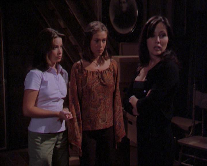 Charmed-Online_dot_net-2x01WitchTrial1839.jpg