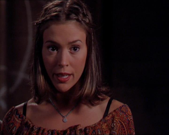 Charmed-Online_dot_net-2x01WitchTrial1849.jpg