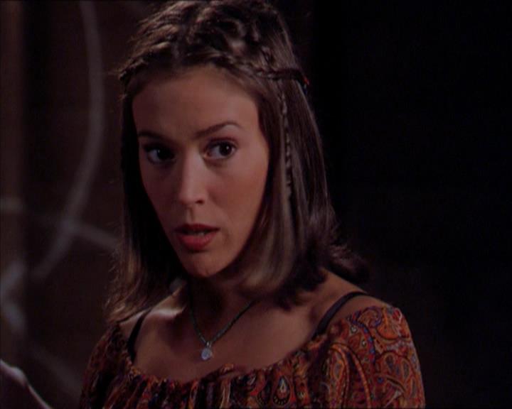 Charmed-Online_dot_net-2x01WitchTrial1850.jpg