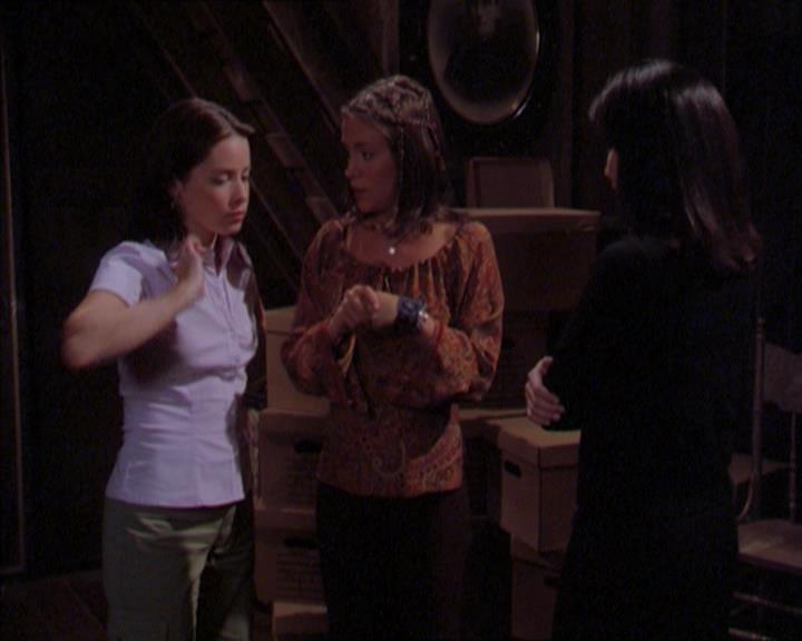 Charmed-Online_dot_net-2x01WitchTrial1854.jpg