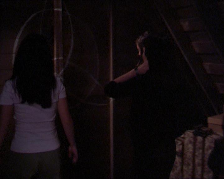 Charmed-Online_dot_net-2x01WitchTrial1857.jpg