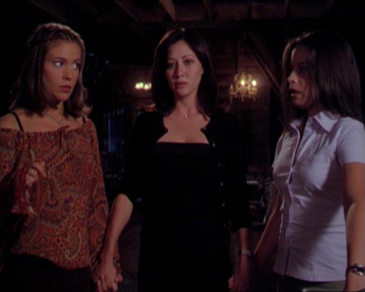 Charmed-Online_dot_net-2x01WitchTrial1862.jpg