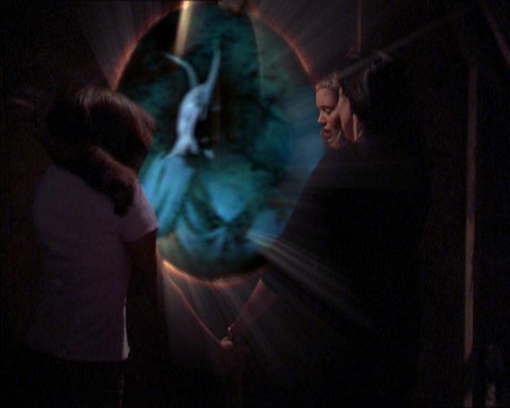Charmed-Online_dot_net-2x01WitchTrial1867.jpg