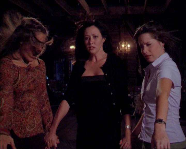 Charmed-Online_dot_net-2x01WitchTrial1868.jpg