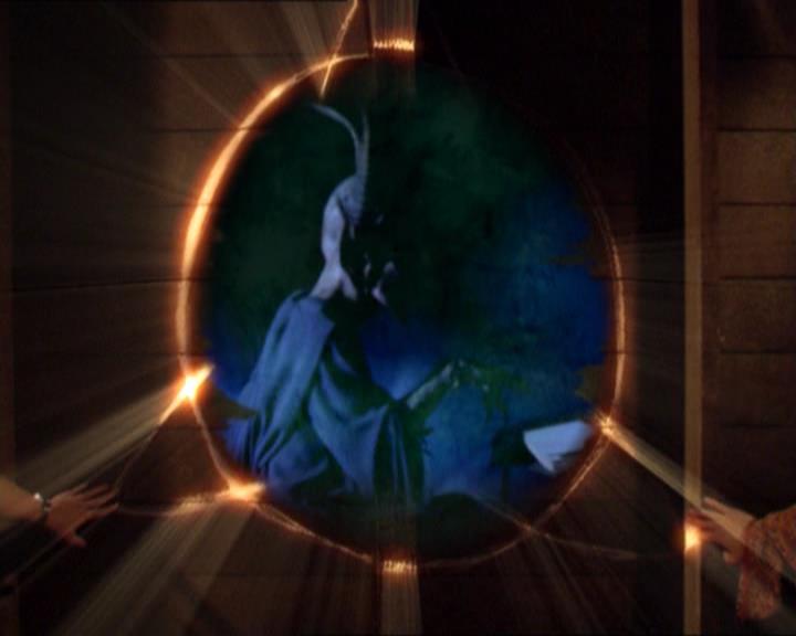 Charmed-Online_dot_net-2x01WitchTrial1869.jpg