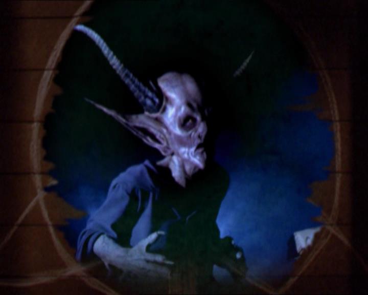Charmed-Online_dot_net-2x01WitchTrial1870.jpg