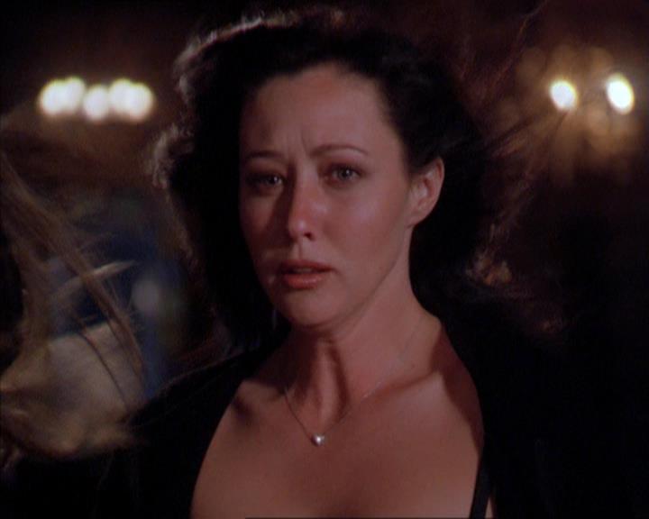 Charmed-Online_dot_net-2x01WitchTrial1878.jpg