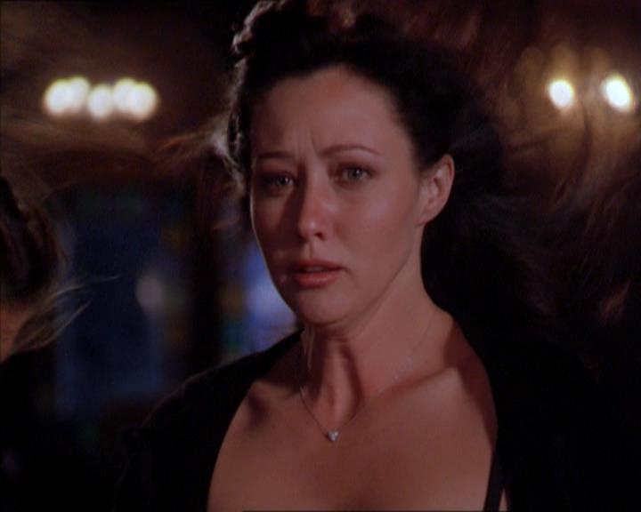 Charmed-Online_dot_net-2x01WitchTrial1882.jpg