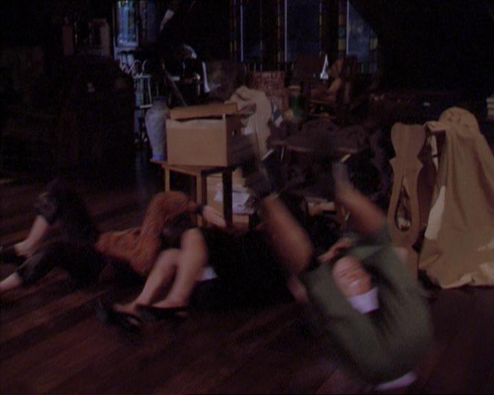 Charmed-Online_dot_net-2x01WitchTrial1886.jpg