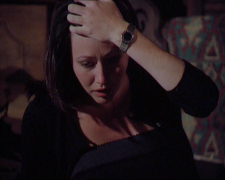 Charmed-Online_dot_net-2x01WitchTrial1899.jpg