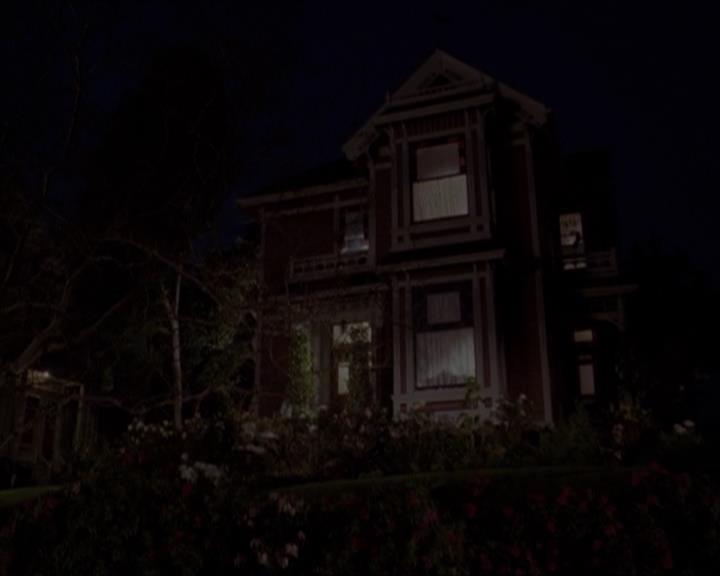 Charmed-Online_dot_net-2x01WitchTrial1909.jpg