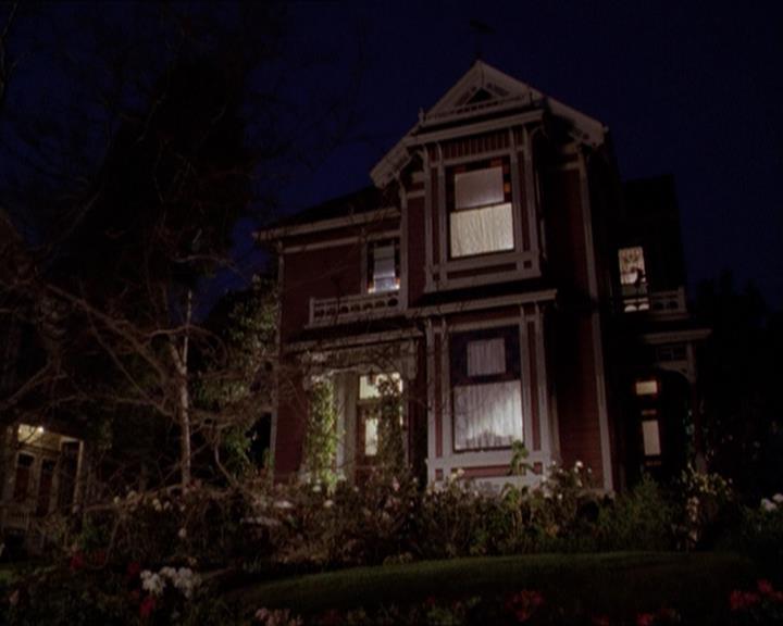 Charmed-Online_dot_net-2x01WitchTrial1910.jpg
