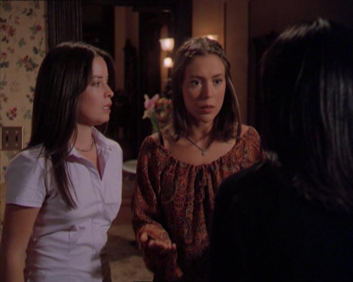 Charmed-Online_dot_net-2x01WitchTrial1928.jpg